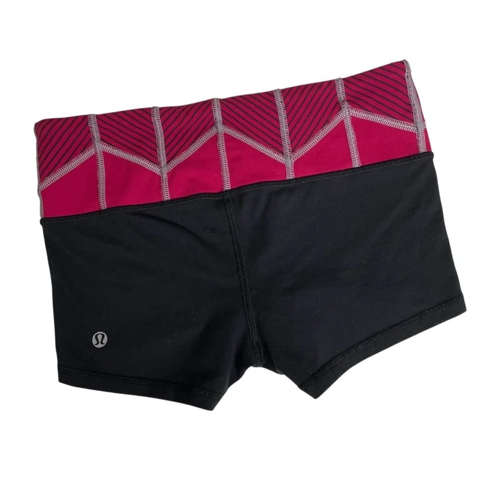 lululemon‎ Boogie Short *Full-On Luon Reversible Black Fa14 Quilt Sz 4